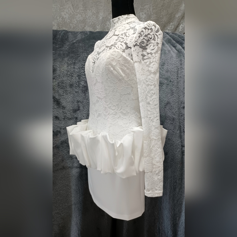 NWT Club London Antheia White Lace Long-Sleeve Peplum Mini Dress US Size 2 - Picture 3 of 11